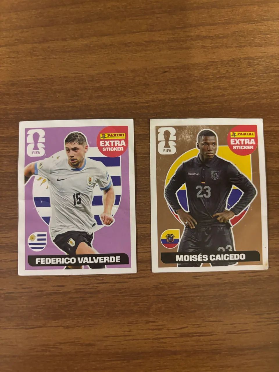Lote figurinhas: valverde roxa e caicedo bronze 