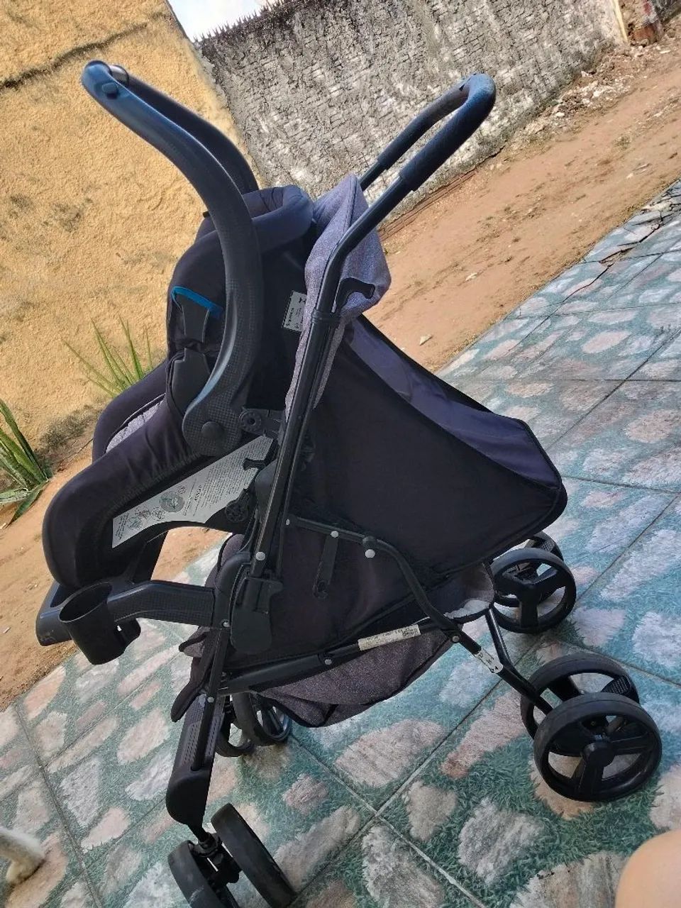 Carrinho com bebê conforto . - Foto 2