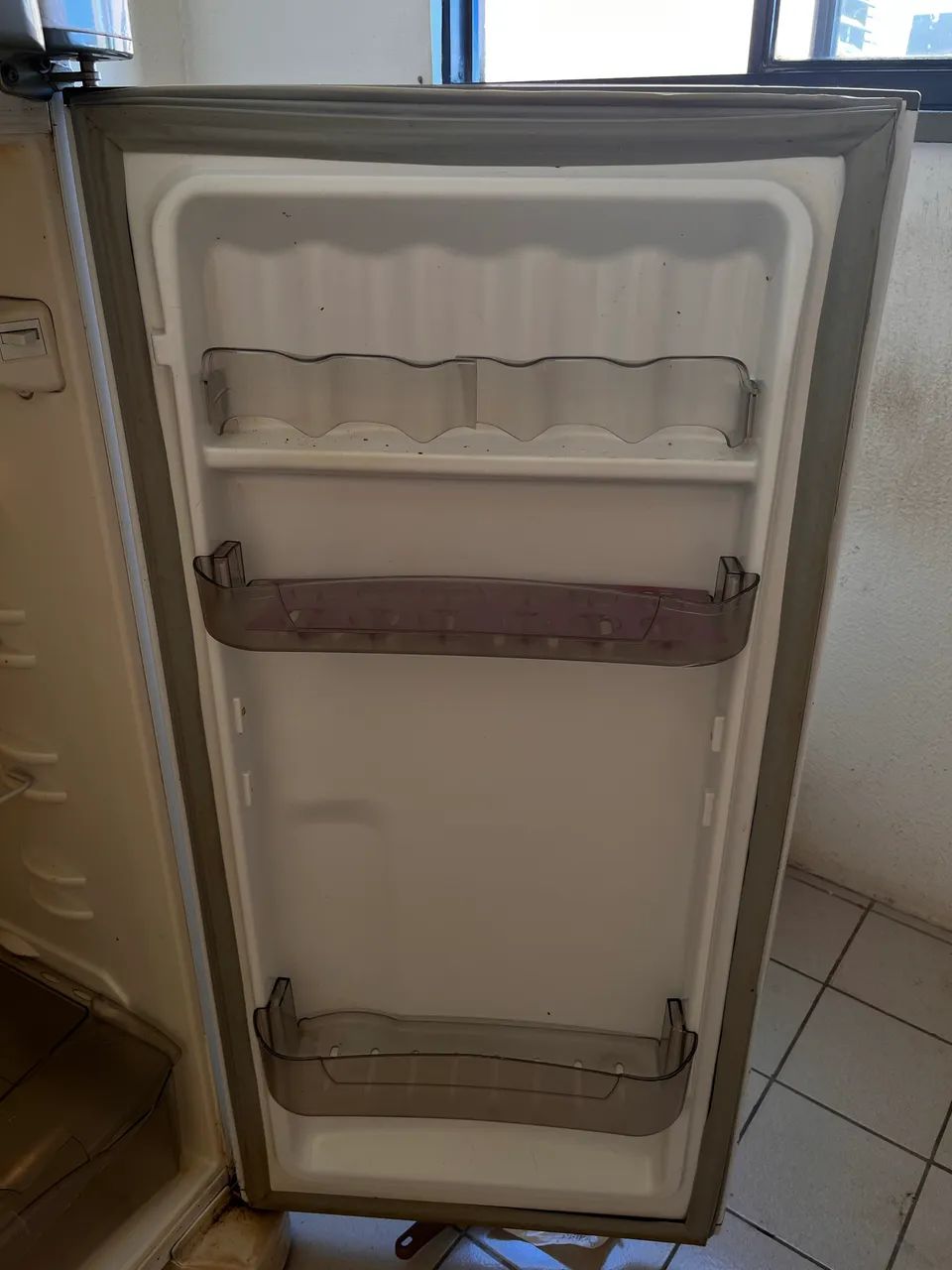 Geladeira Esmaltec para conserto 