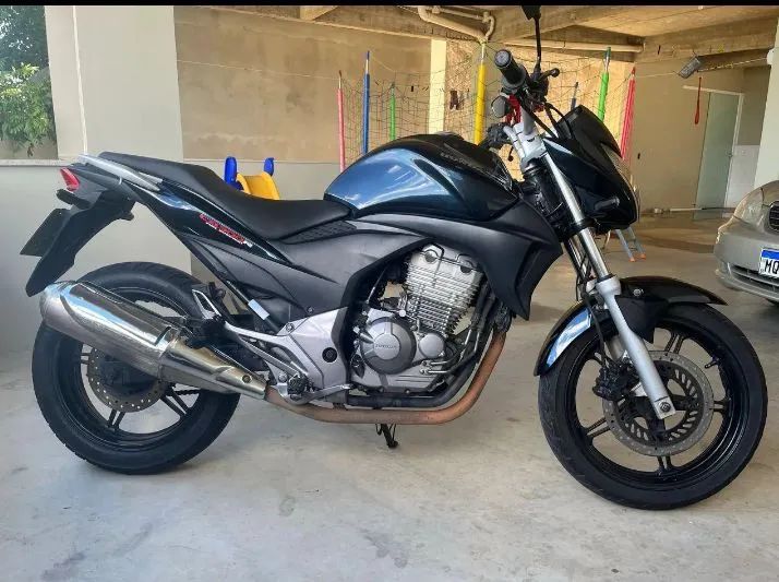 Moto CB 300