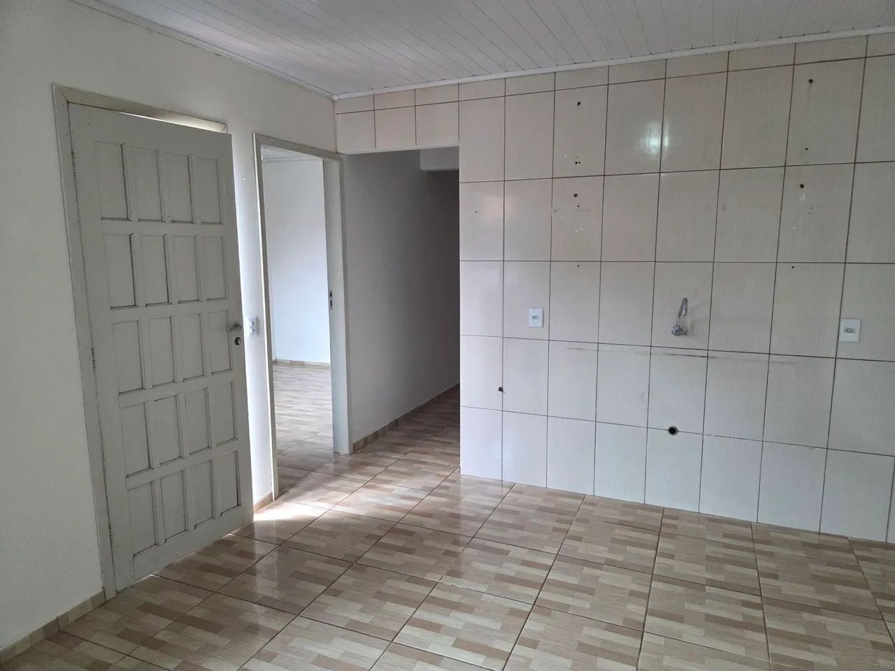 ALUGO CASA DE FUNDOS COM 2 QUARTOS NO TROPICAL  - Foto 3