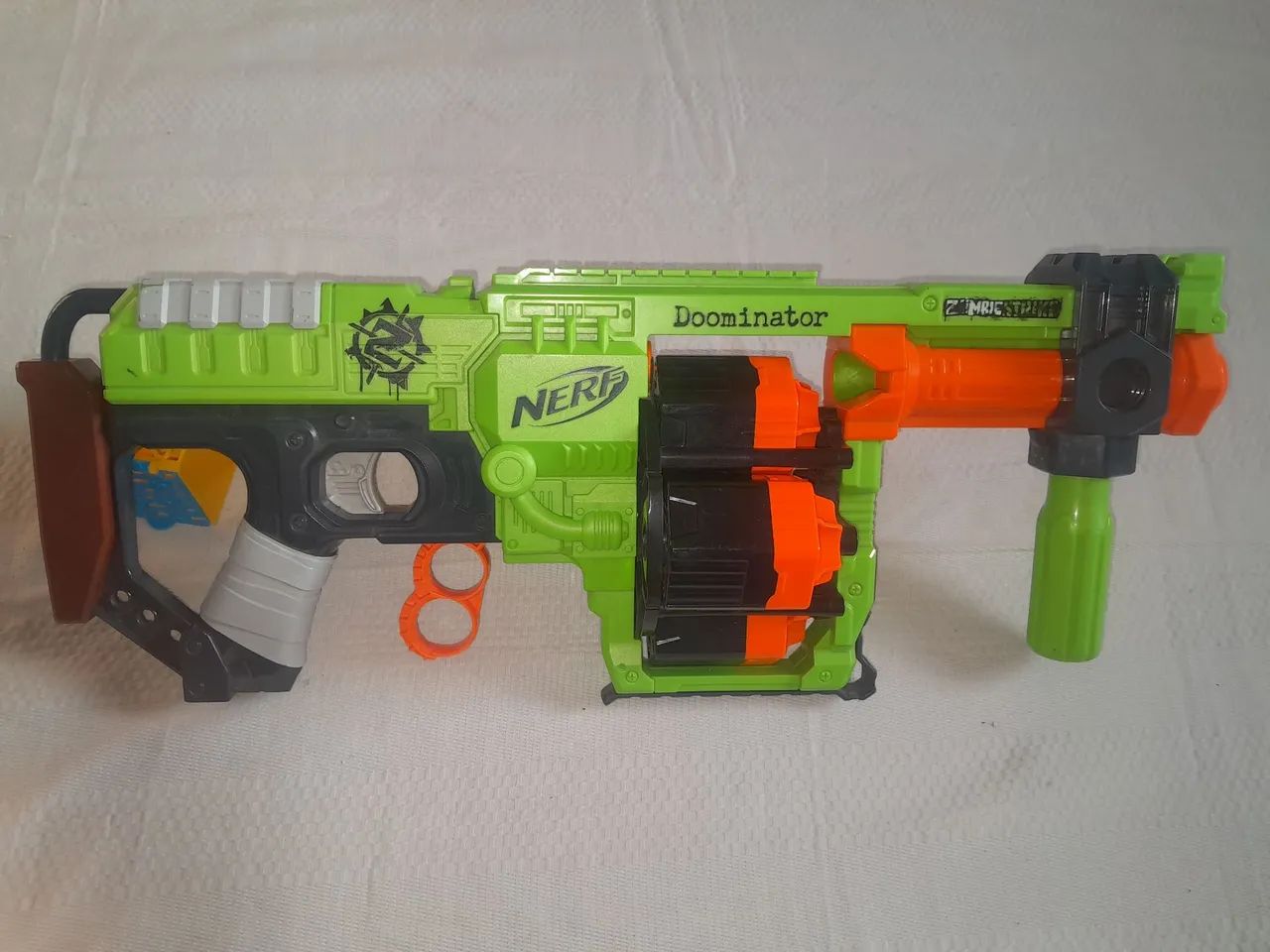 NERF DOOMINATOR ZUMBIE STRIKE