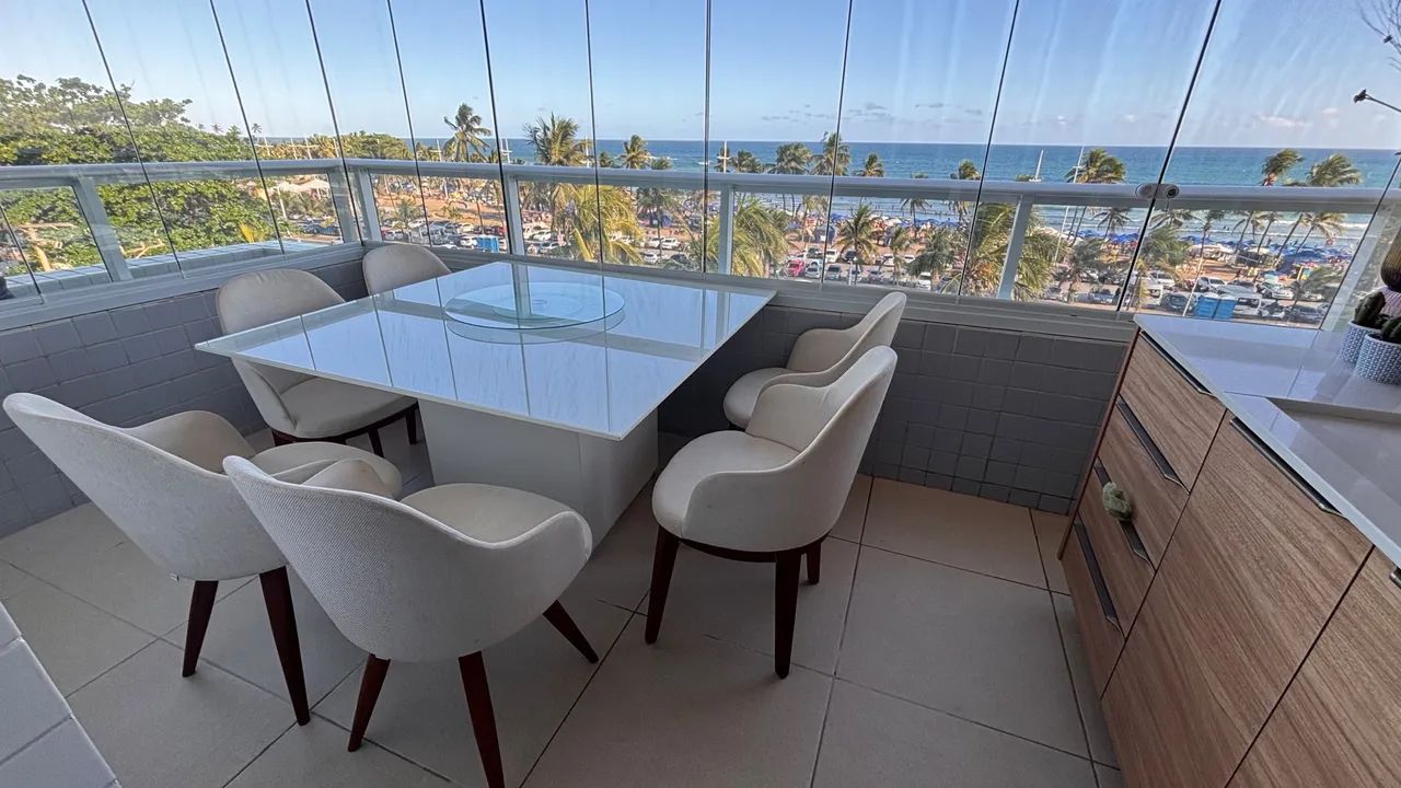 Mesa de jantar com 6 cadeiras 