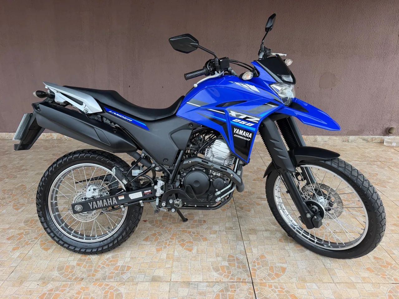 Lander 250 com abs 2024