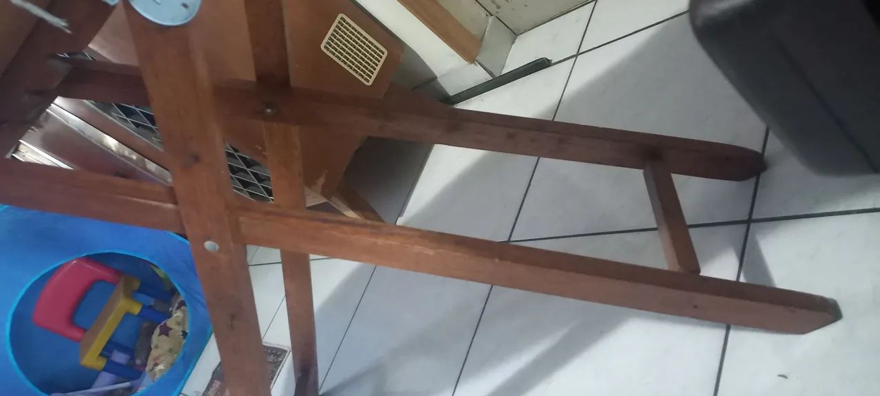 Tábua de Passar Antiga em Madeira Maciça Artesanal com marcas de uso no forro, com capa - Foto 2