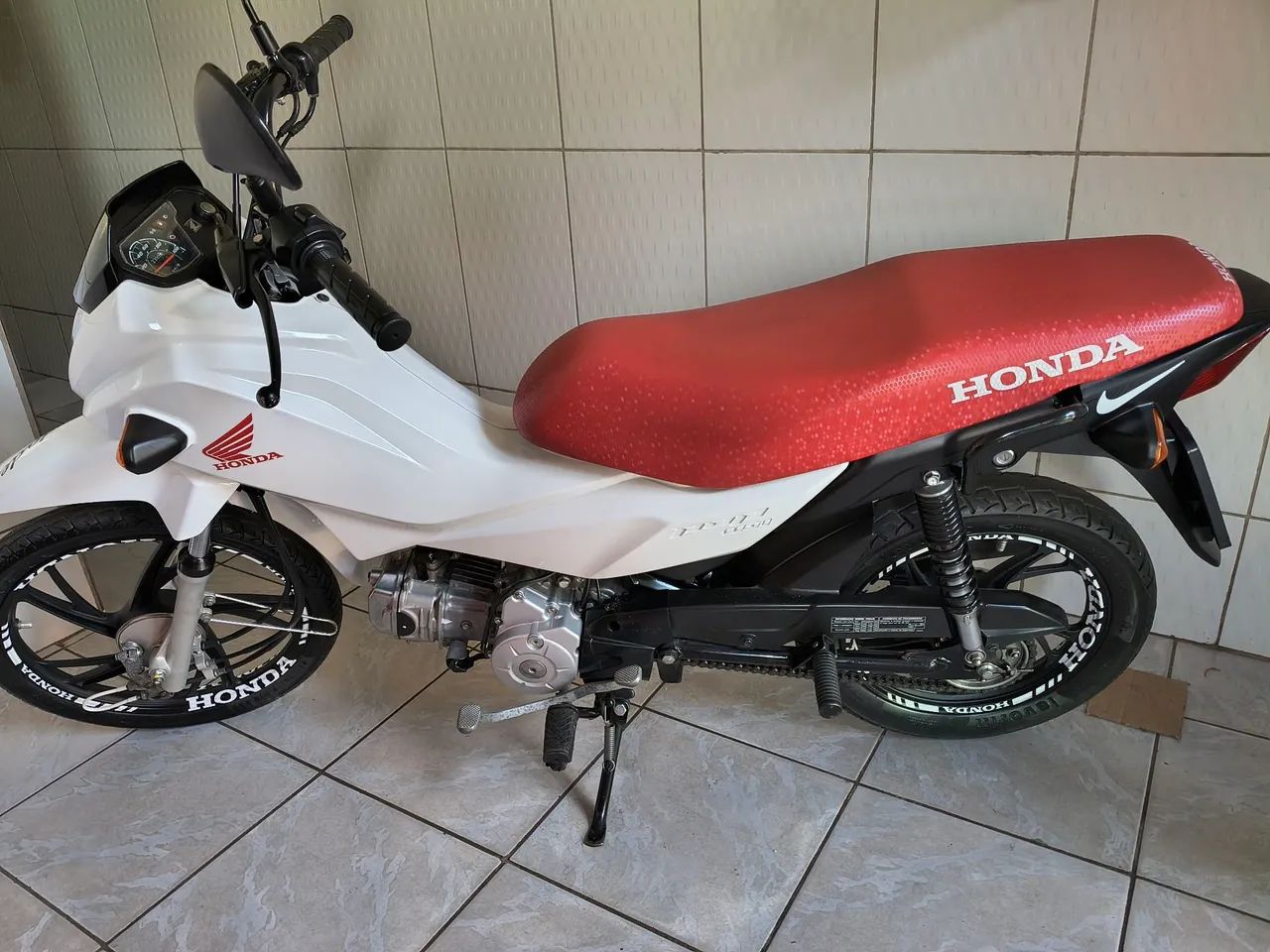 Vendo pop 110i praticamente nova.