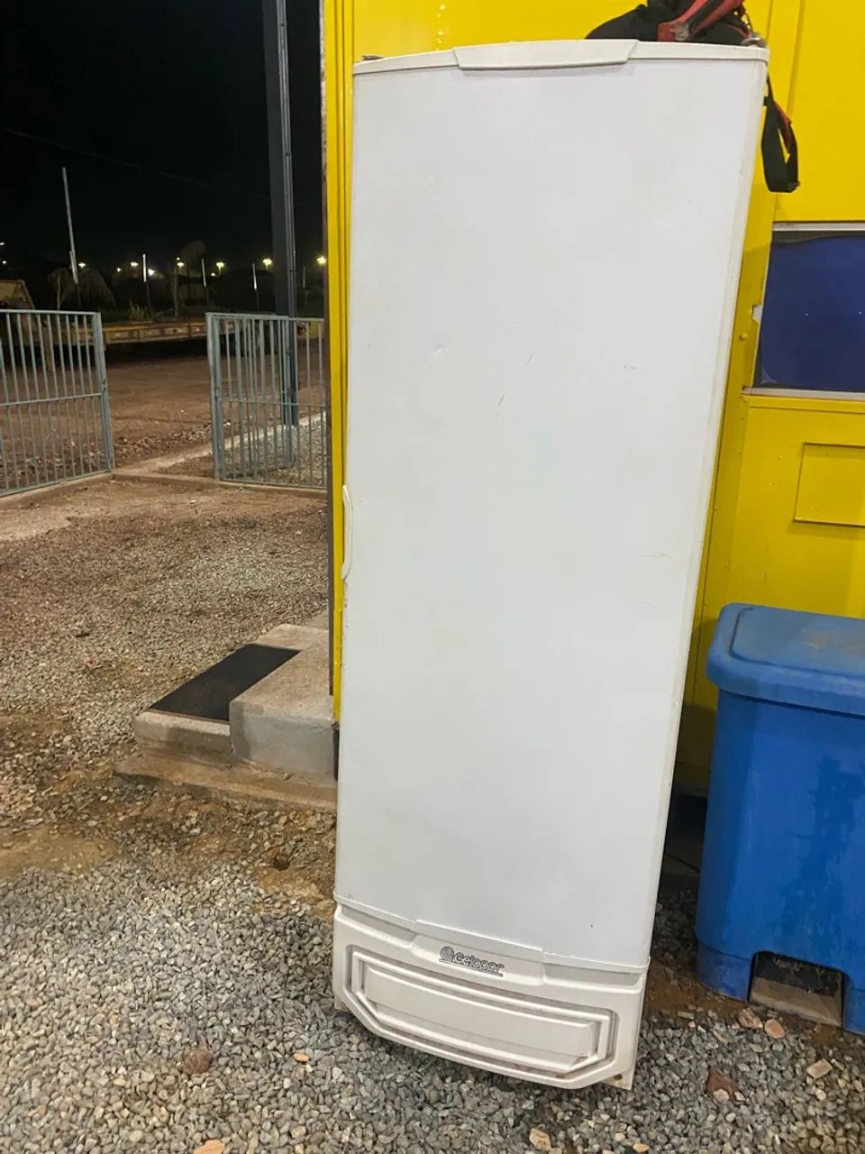 VENDO FREEZER