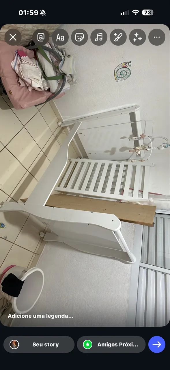 Vendo um berço seminovo e uma cabeceira de cama de casal tamanho normal 
