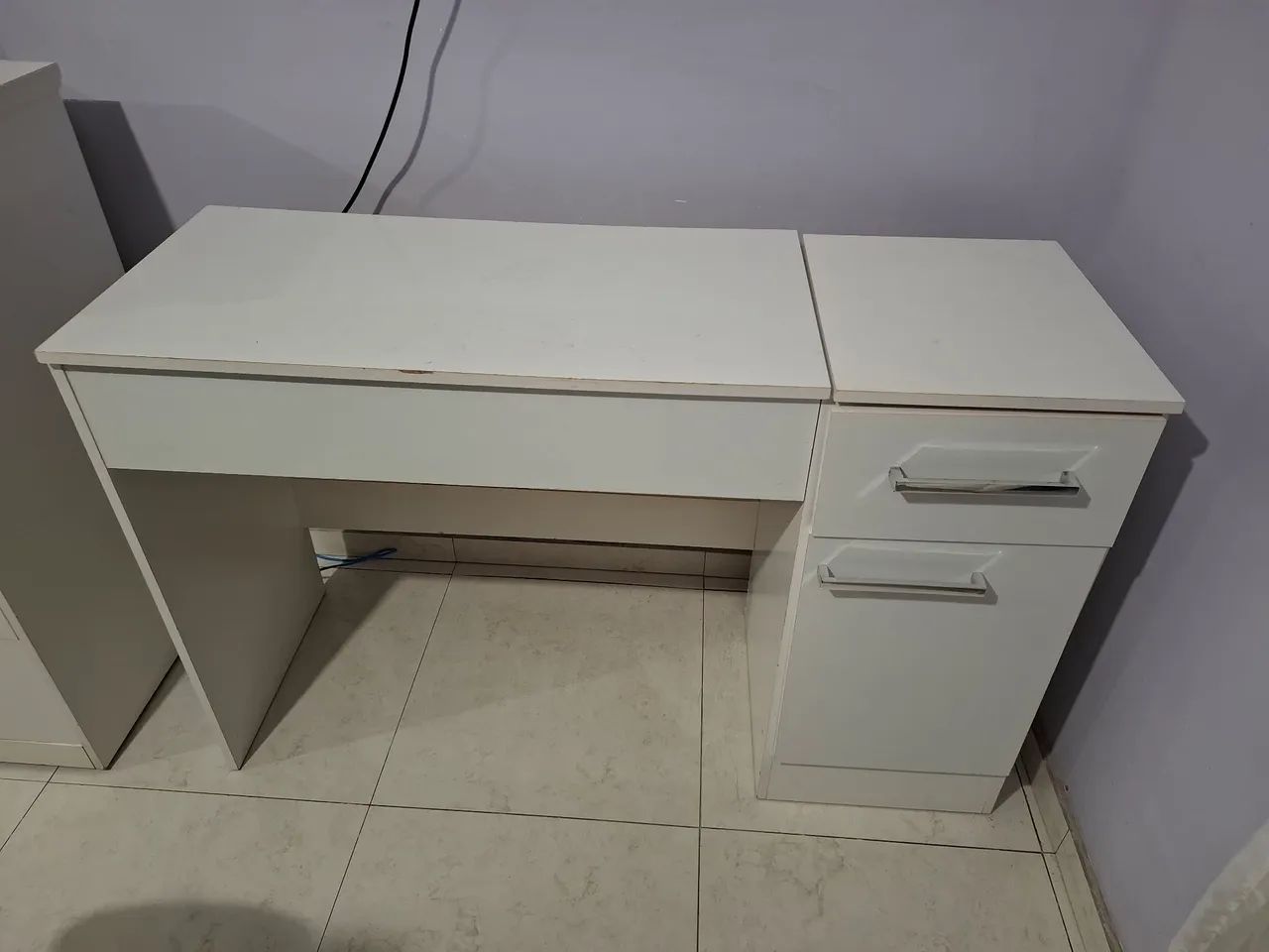 Penteadeira/mesa branca