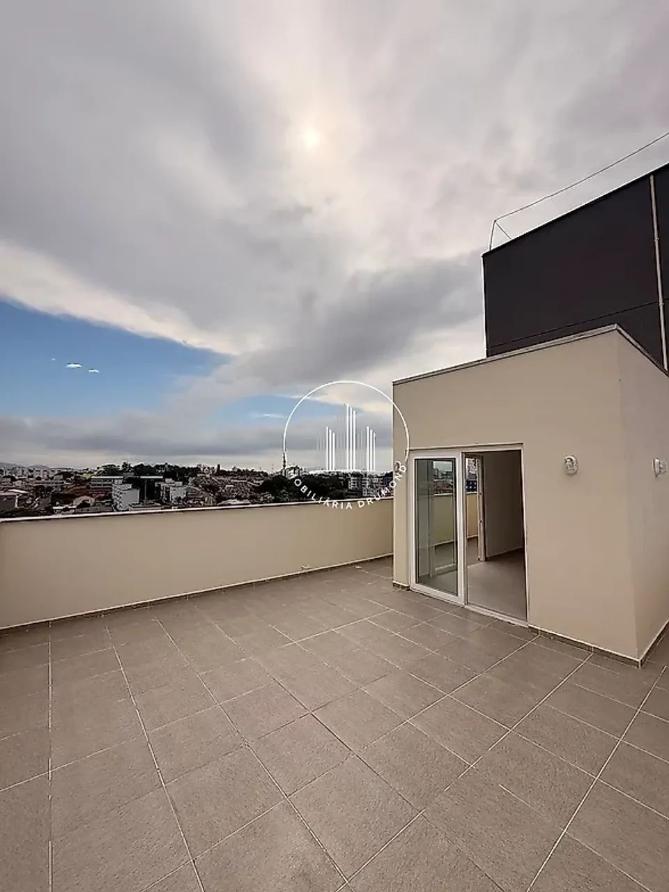 Cobertura 4 Quartos com 2 Suítes e 140m² - Coqueiros - Foto 2