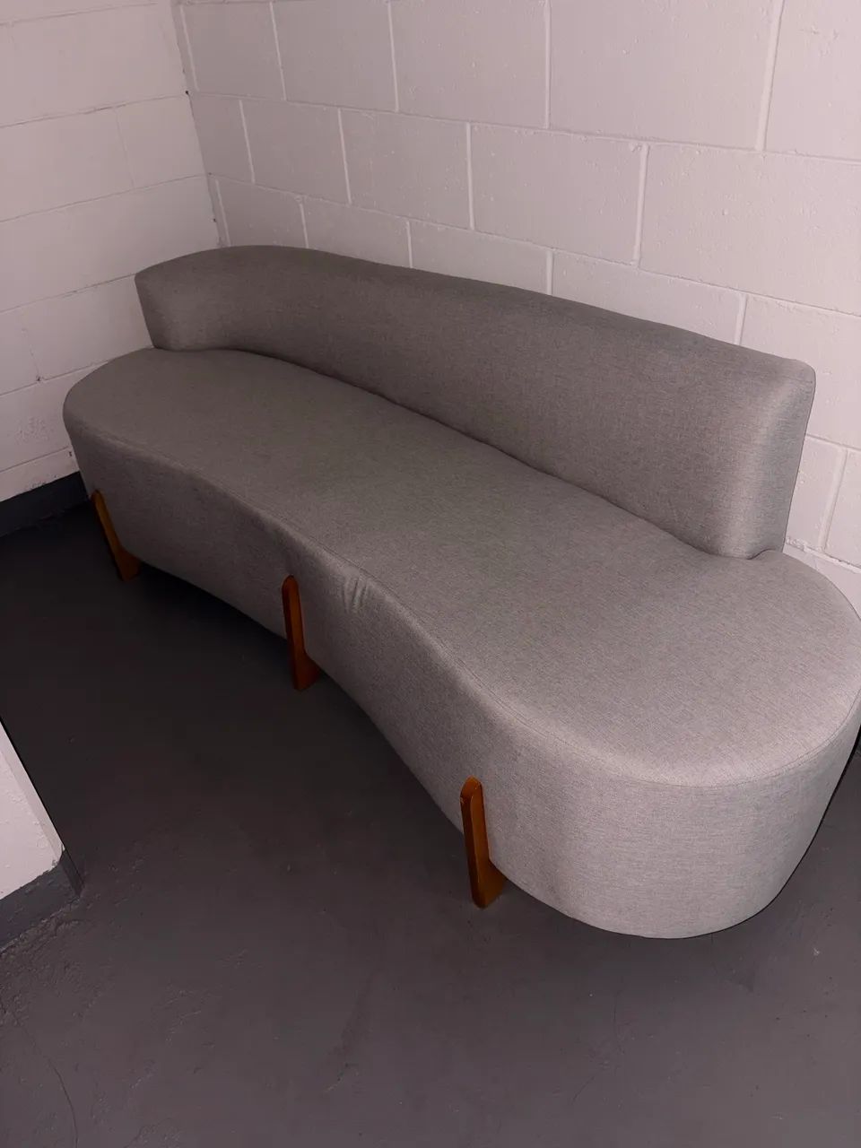 Sofá Orgânico Curvo 2 Lugares 145cm Sala Thor Bouclê