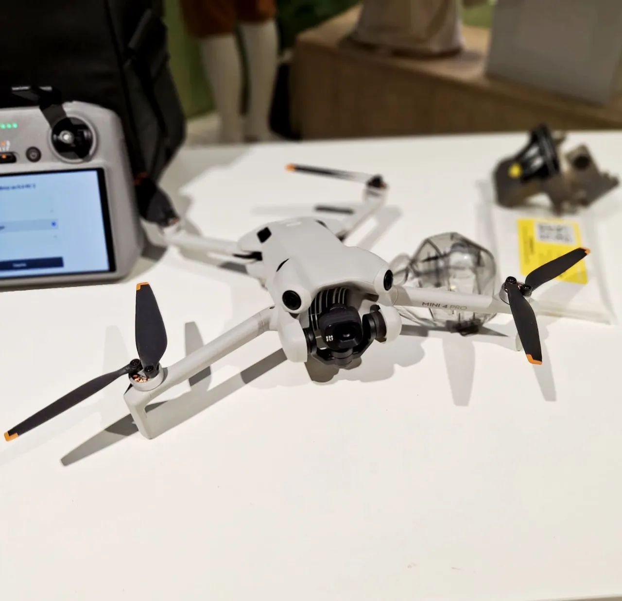 DJI Mini 4 Pro Fly More Combo RC 2 ? Nunca Usado - Foto 3