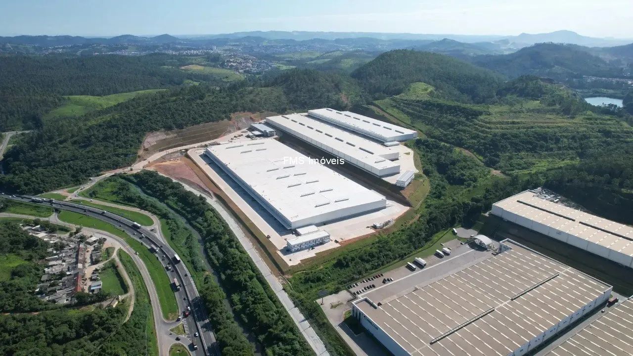 Galpão Comercial para Locação em Cajamar-SP, Vila União: 1 Sala, 8 Banheiros, 24 Vagas de 