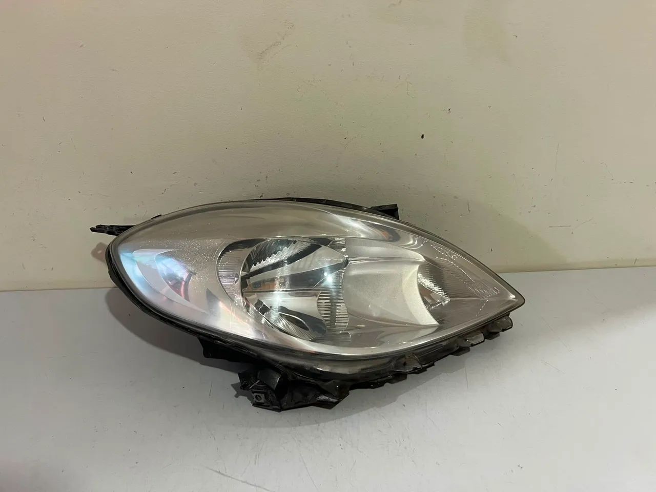 Farol direito Versa 2011/2012/2013/2014
