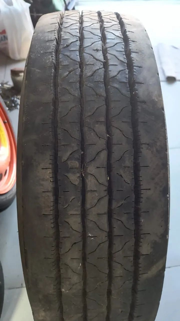 PNEU 215/75R17,5 USADO  - Foto 4