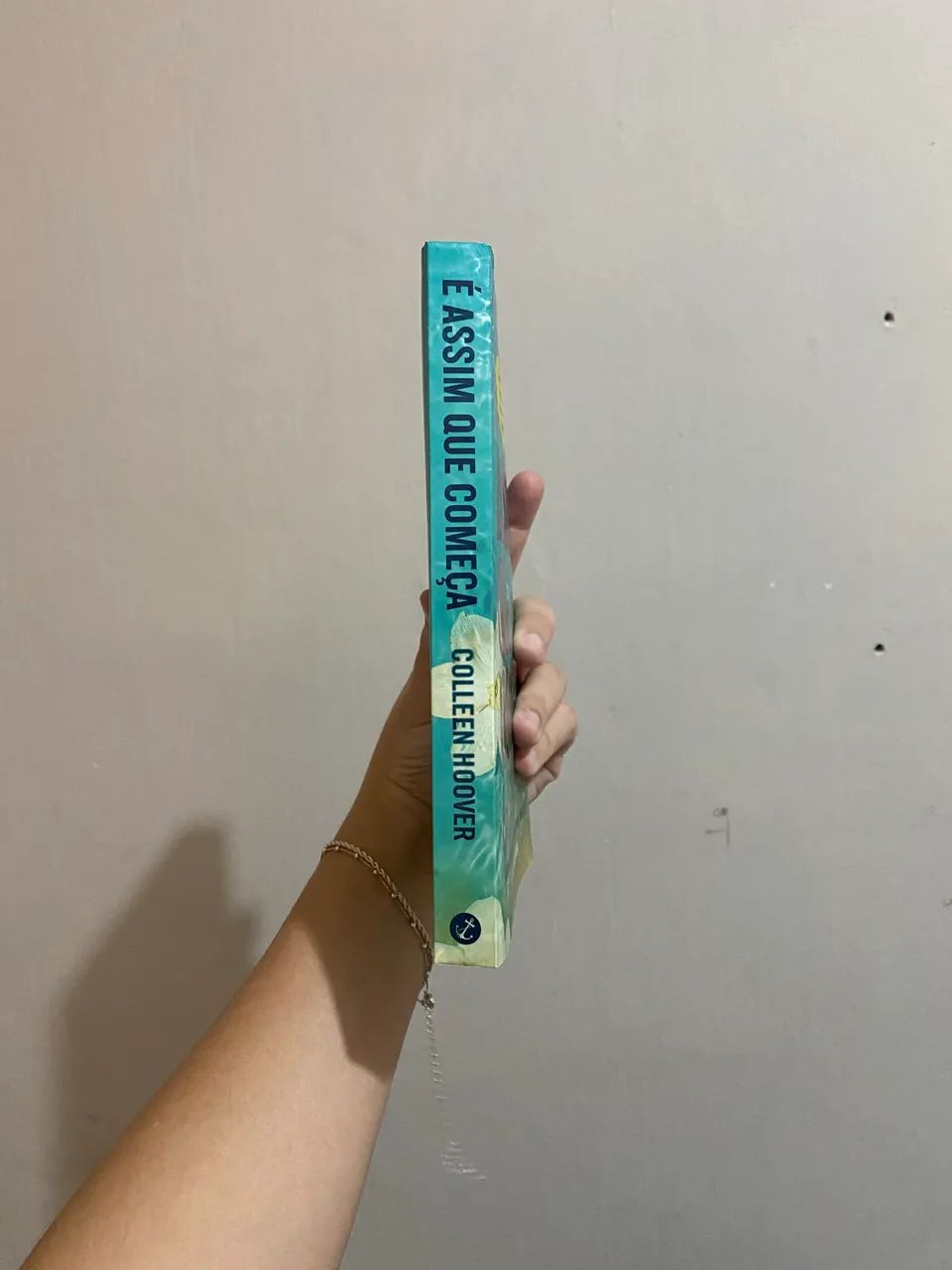LIVRO É ASSIM QUE COMEÇA - COLLEN HOOVER - Foto 3