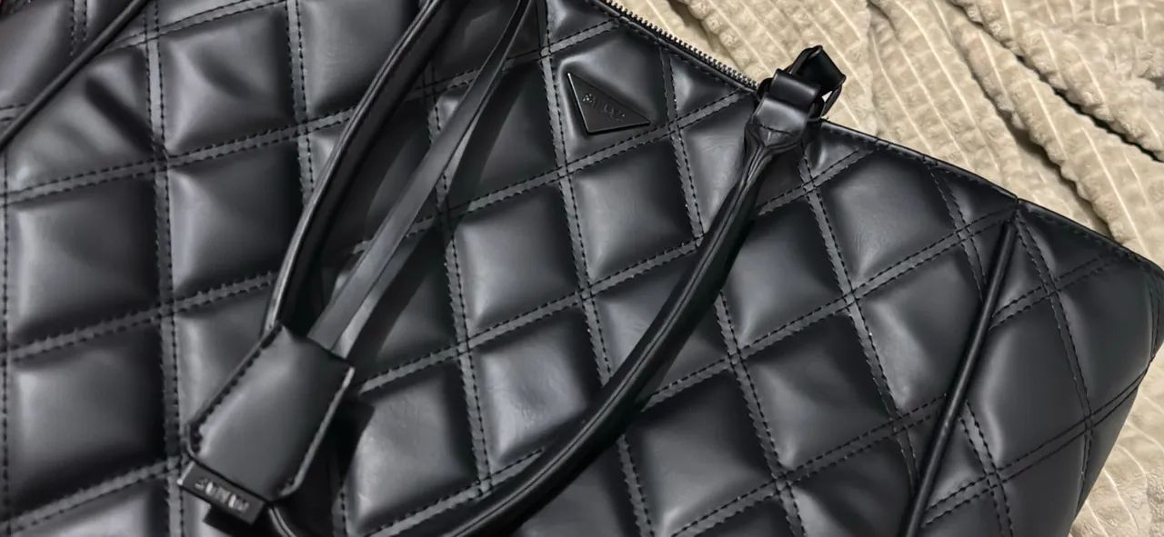 Bolsa Satinato preta 