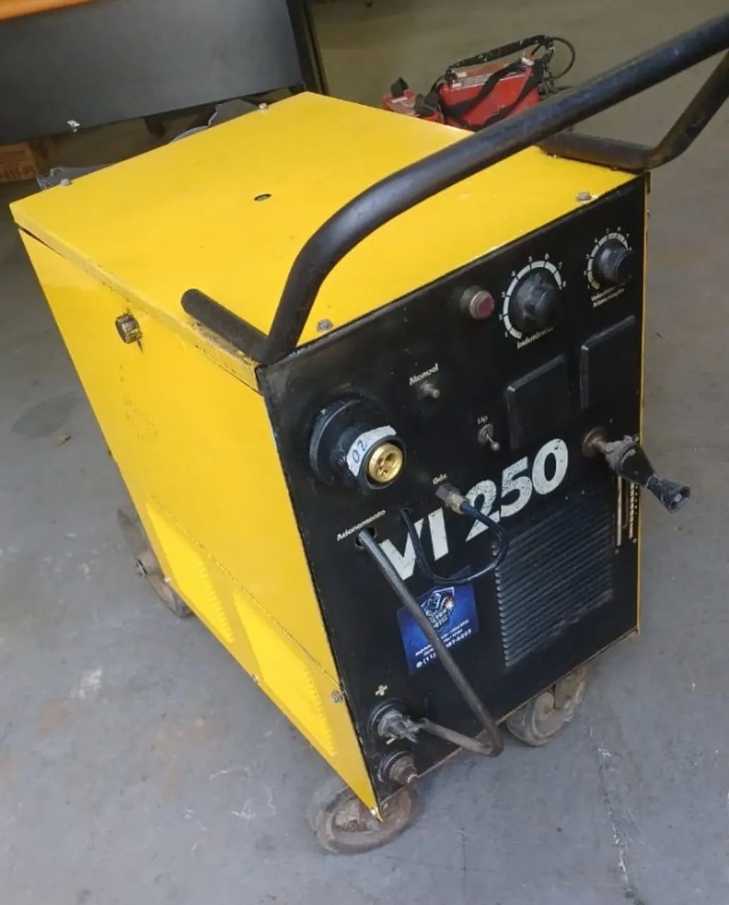 Máquina de Solda ESAB VI-250 MIG/MAG Trifásica 220/380V - Revisada - SP