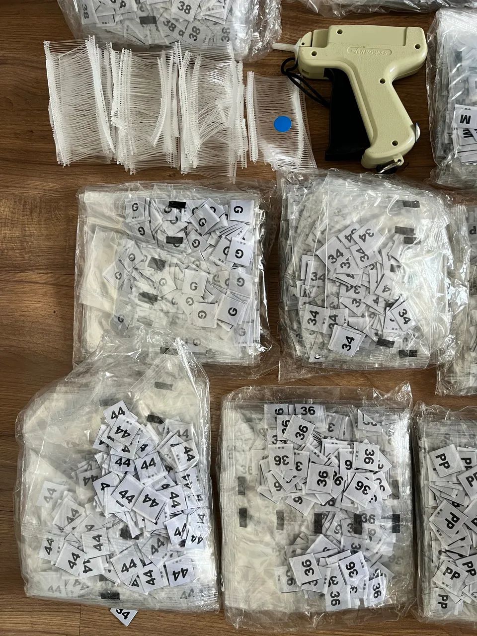 Pistola e etiquetas para roupas - Foto 2