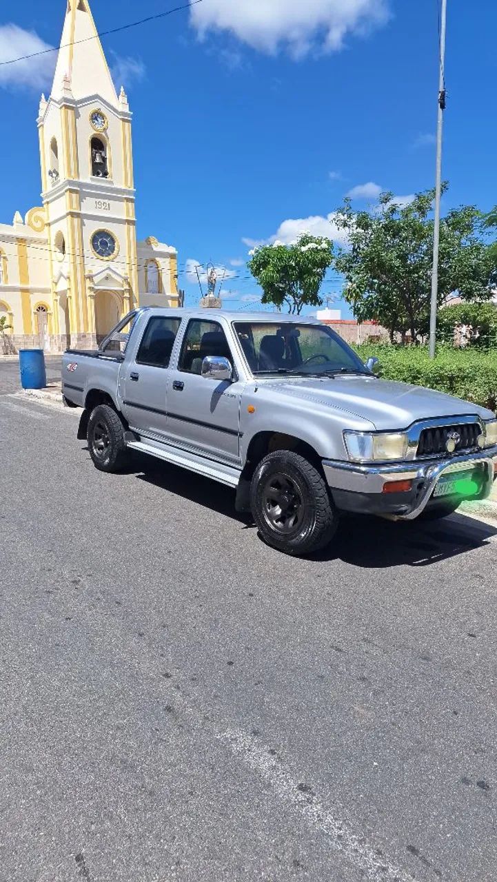 Toyota Hilux CD SRV 4X4 3.0 8V 116cv TB Diesel 2002