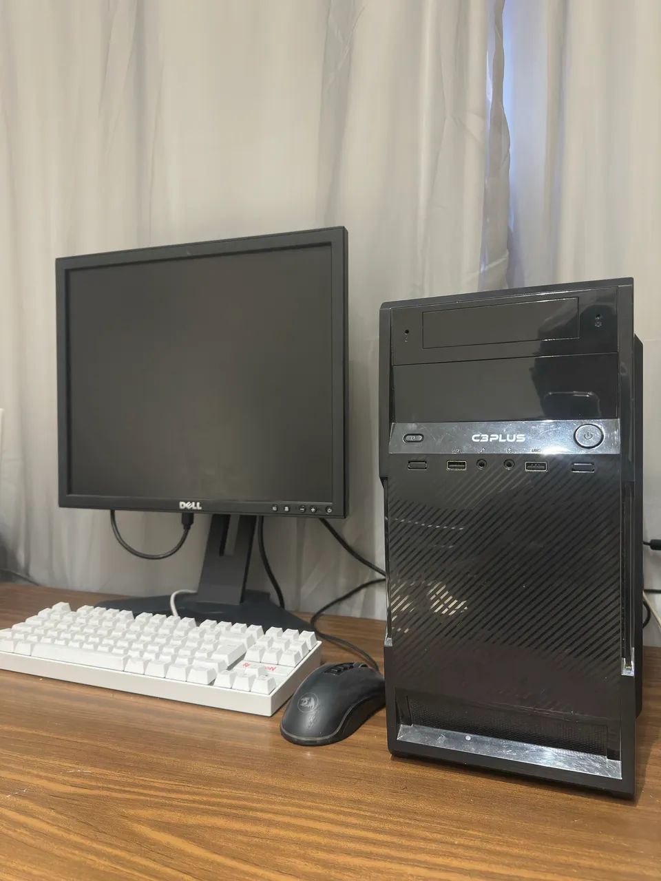 Computador de trabalho - escritório 