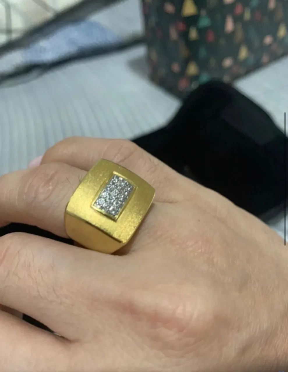 Anel de ouro com 15 brilhantes 7.2 gramas