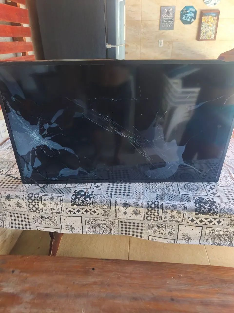 TELEVISAO SAMSUNG 43" COM TELA TRINCADA - Foto 2