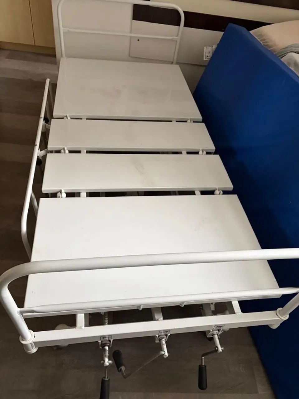 CAMA HOSPITALAR COM COLCHÃO IMPERMEÁVEL  - Foto 4