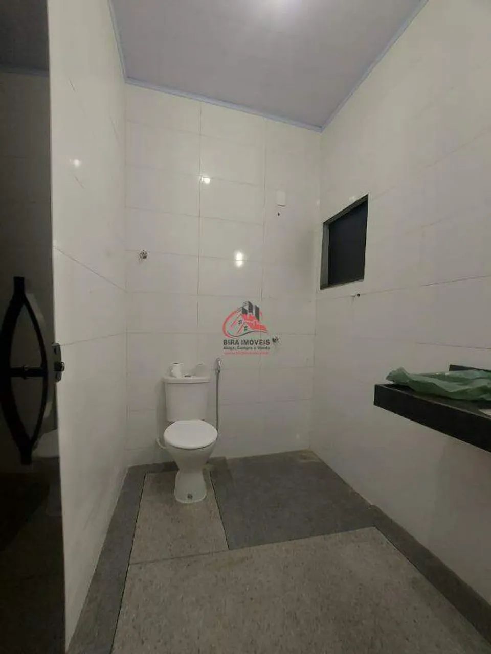 Galpão Comercial com Banheiro e Pia - 30m² - Bairro São Vicente - Foto 2