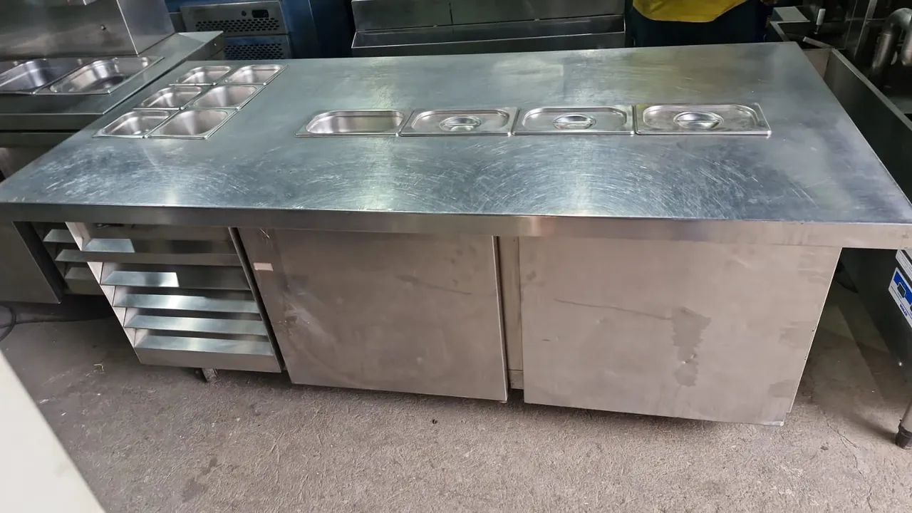 Refrigerador C/Bancada e Condimentadora inox