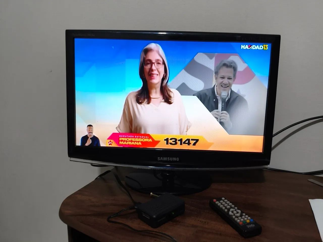 Vendo tv 20 polegadas com conversor digital porém a tv não tem controle mas funciona  - Foto 3