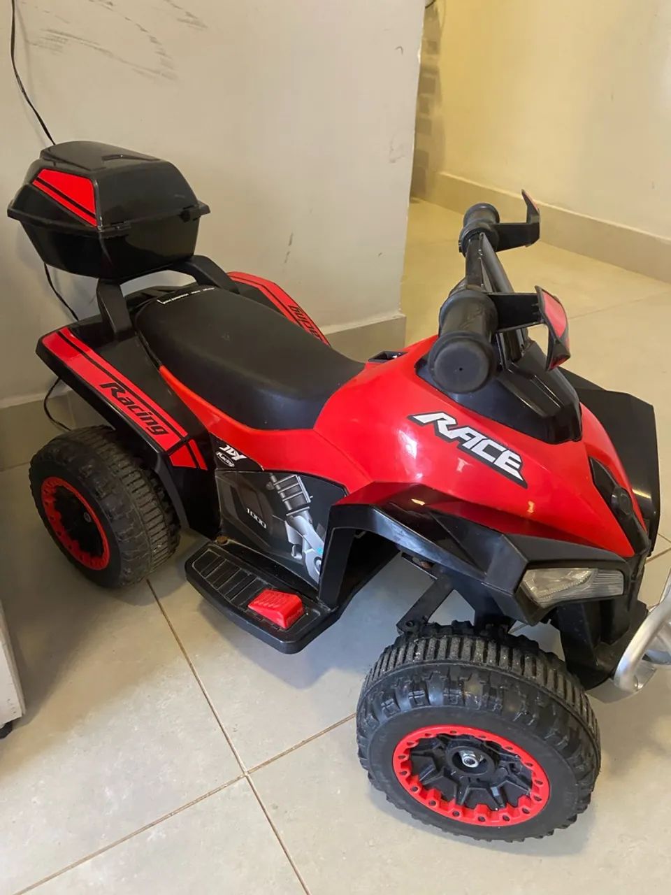 Quadriciclo infantil elétrico 