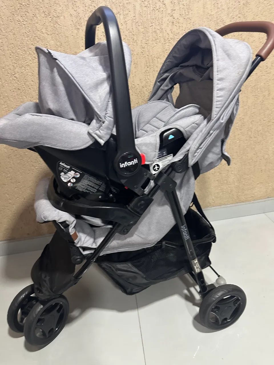 Carinho e bebê conforto com base - Foto 2