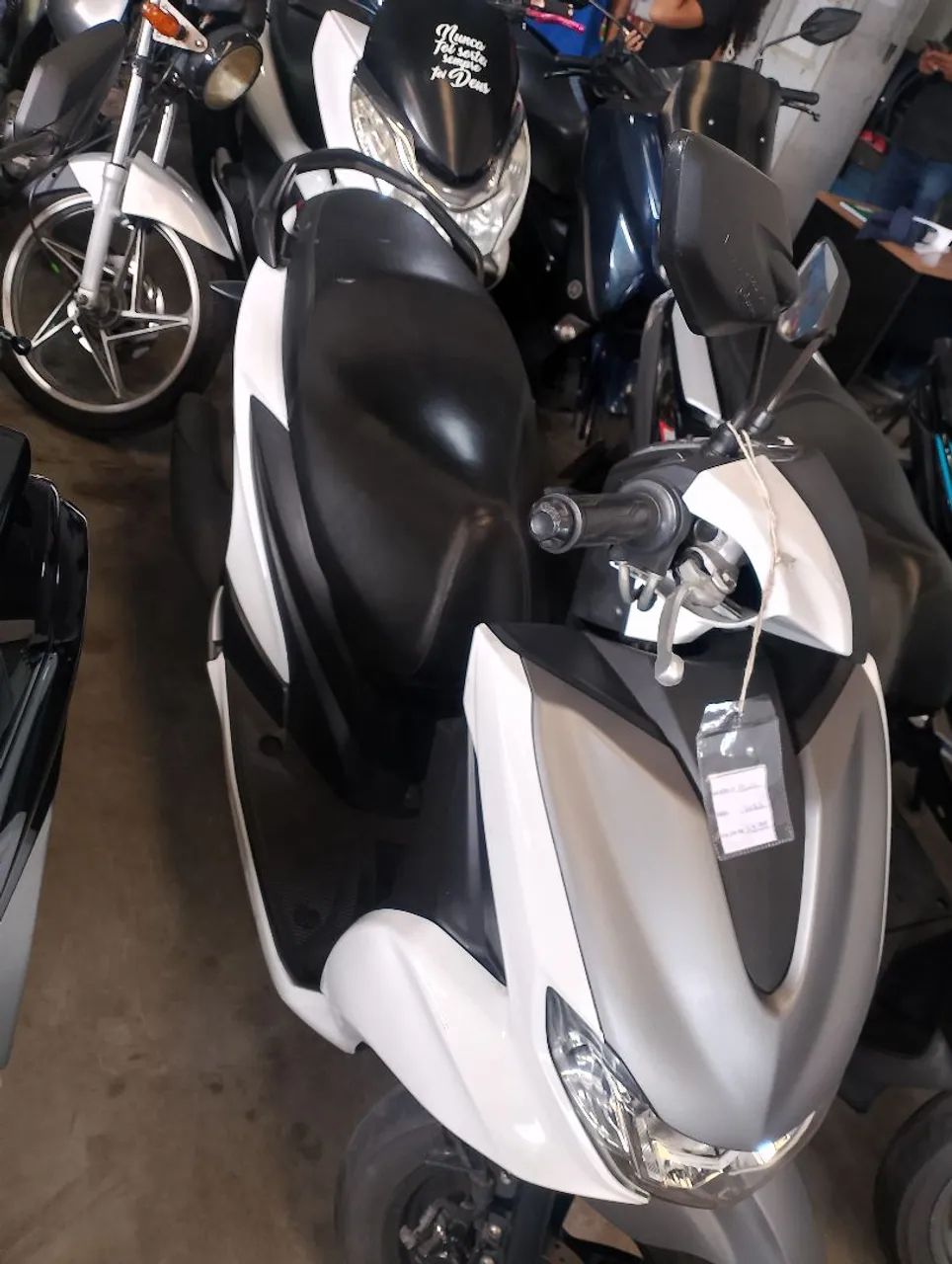 Yamaha FLUO 2022 - Foto 2