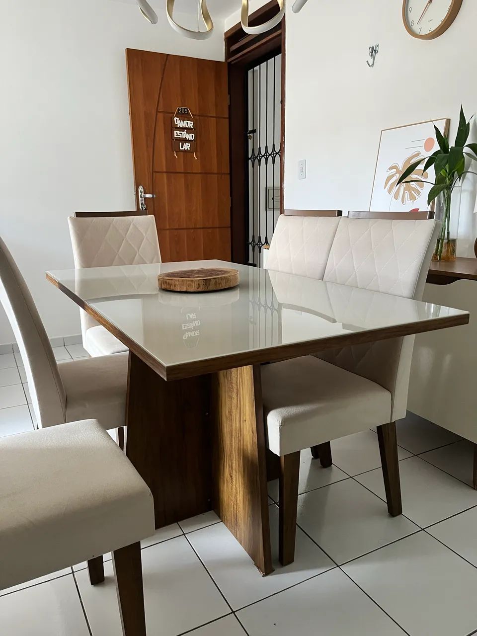 Mesa com 6 Cadeiras Completa