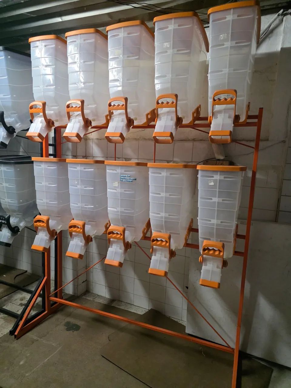 02 Expositor de Ração Com 10 Cubas Cada - Foto 4