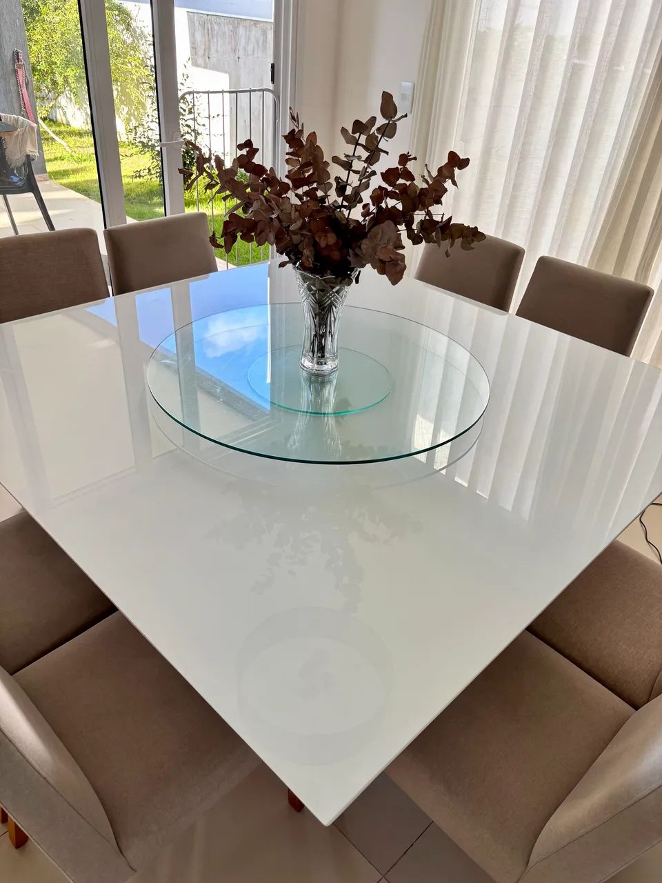 Vendo Mesa e Cadeiras seminovas