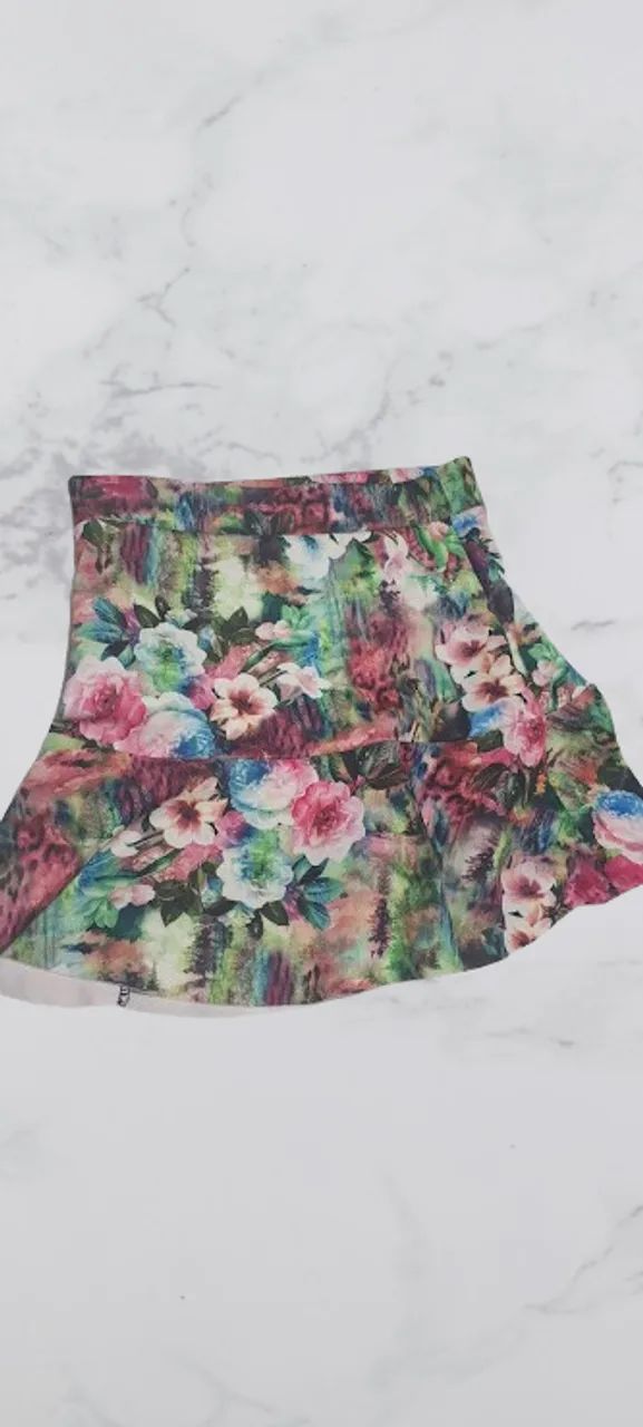 Mini saia florida com babado - Foto 2