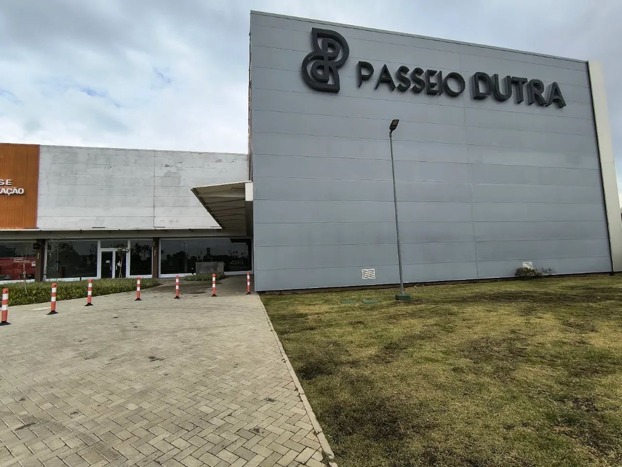 Locação Loja Comercial Power Center Taubate ,SP.