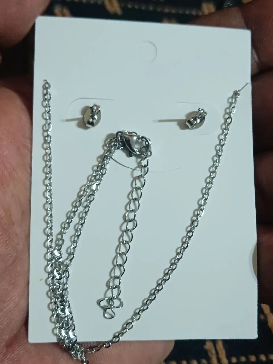 Conjunto trevo colar e brinco em aço inox estilo Van cleef - Foto 4