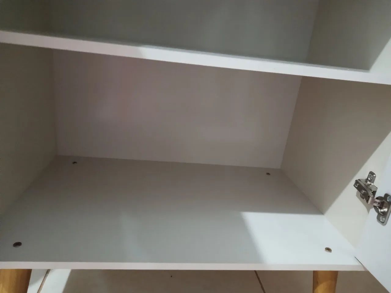 Aparador Rack prateleira 2 portas 444757522148249604