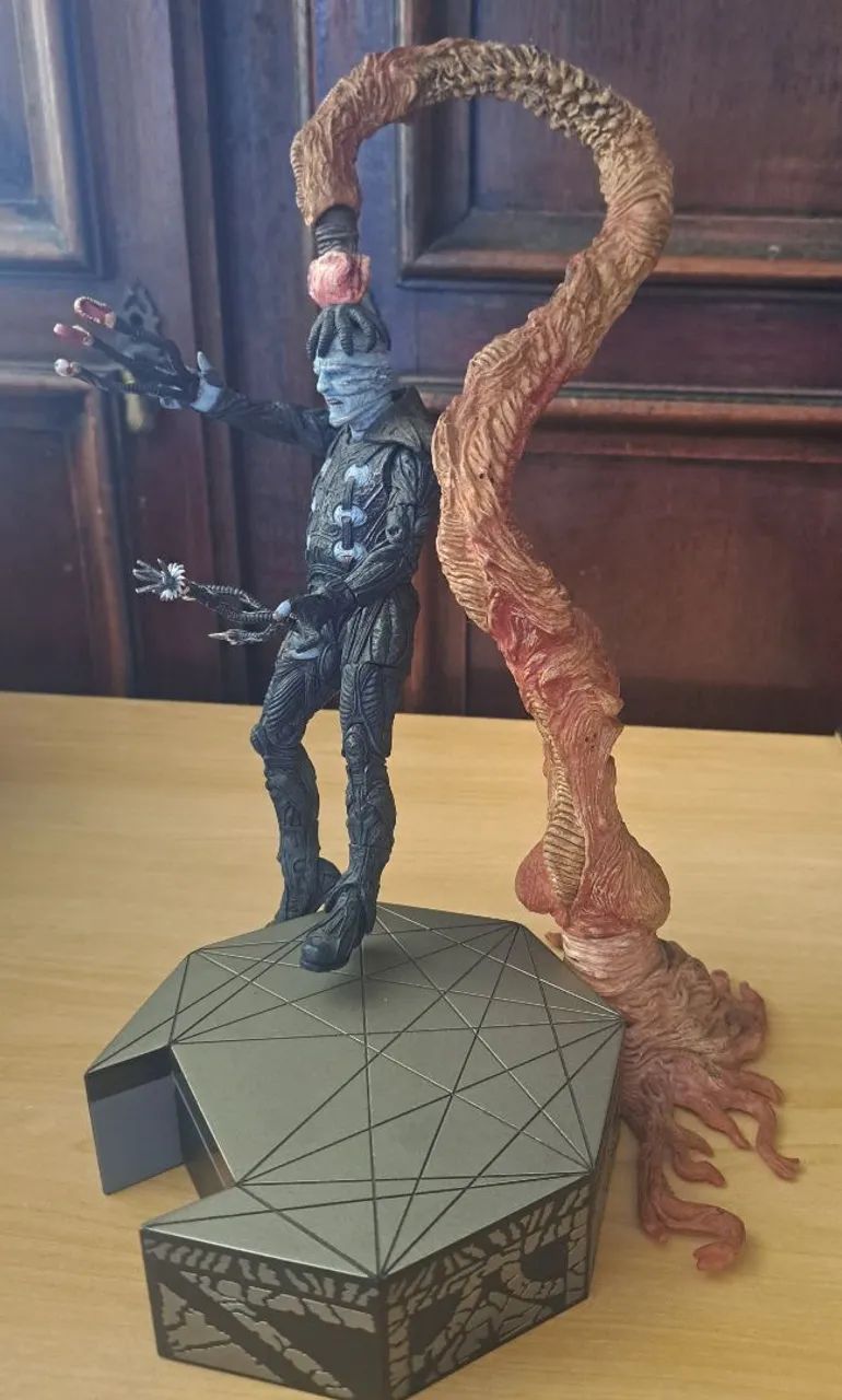 Figura Cenóbita Dr Channard Hellraiser 2 Clive Barker NECA 