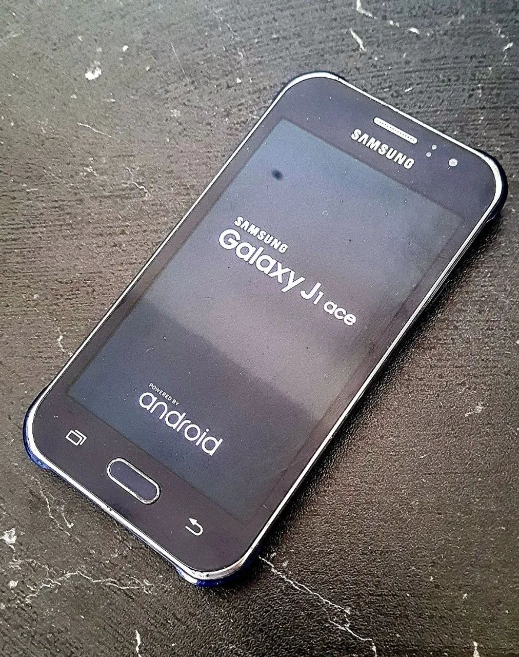Galaxy J1 Ace e Moto G2 - Foto 2