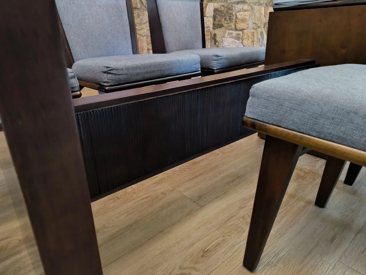 Mesa de jantar 8 cadeiras com tampo de vidro - Foto 3
