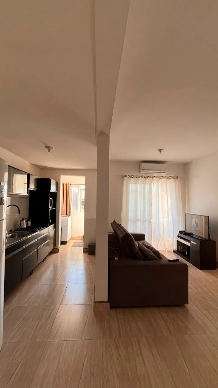 Apartamento 2 quartos, 1 banheiro e garagem.