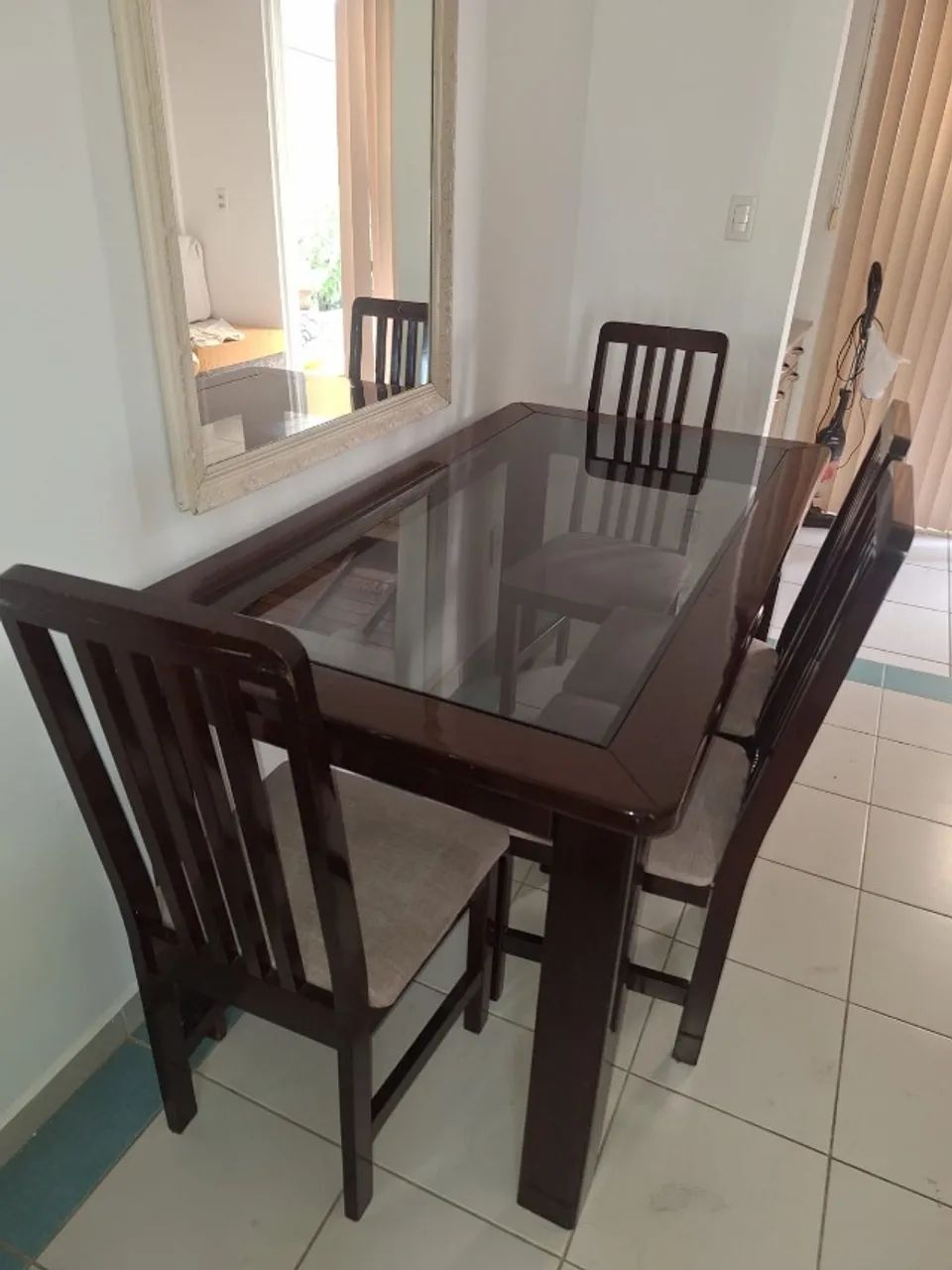 Mesa retangular madeira com tampo de vidro + 4 cadeiras - Foto 2
