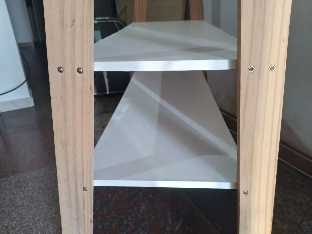 Arara para roupas com 2 prateleiras - Foto 4