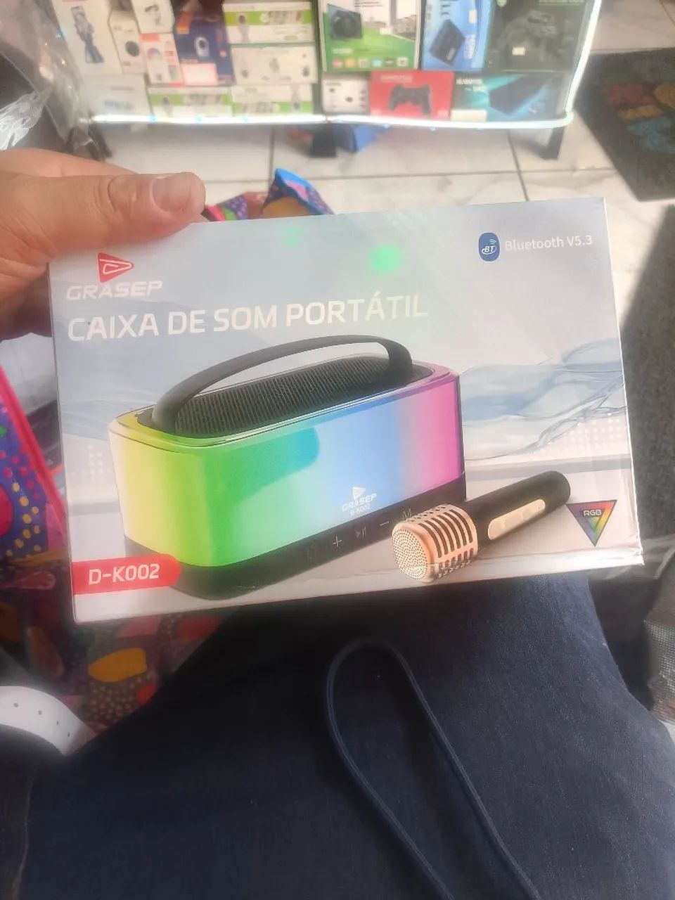 Mini Shop inhoaiba apresenta caixa de som com microfone 