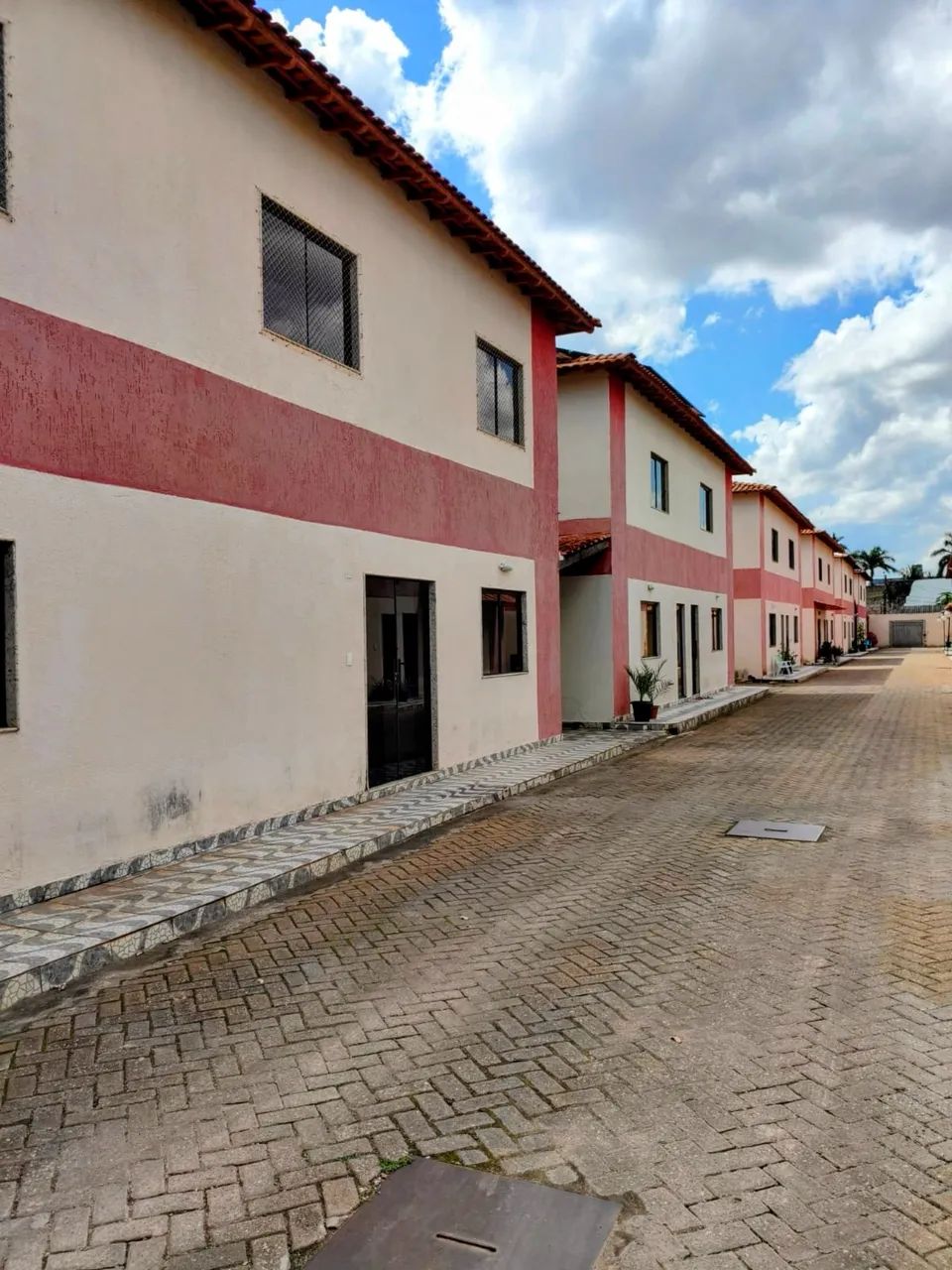 Lindo sobrado, excelente localização 