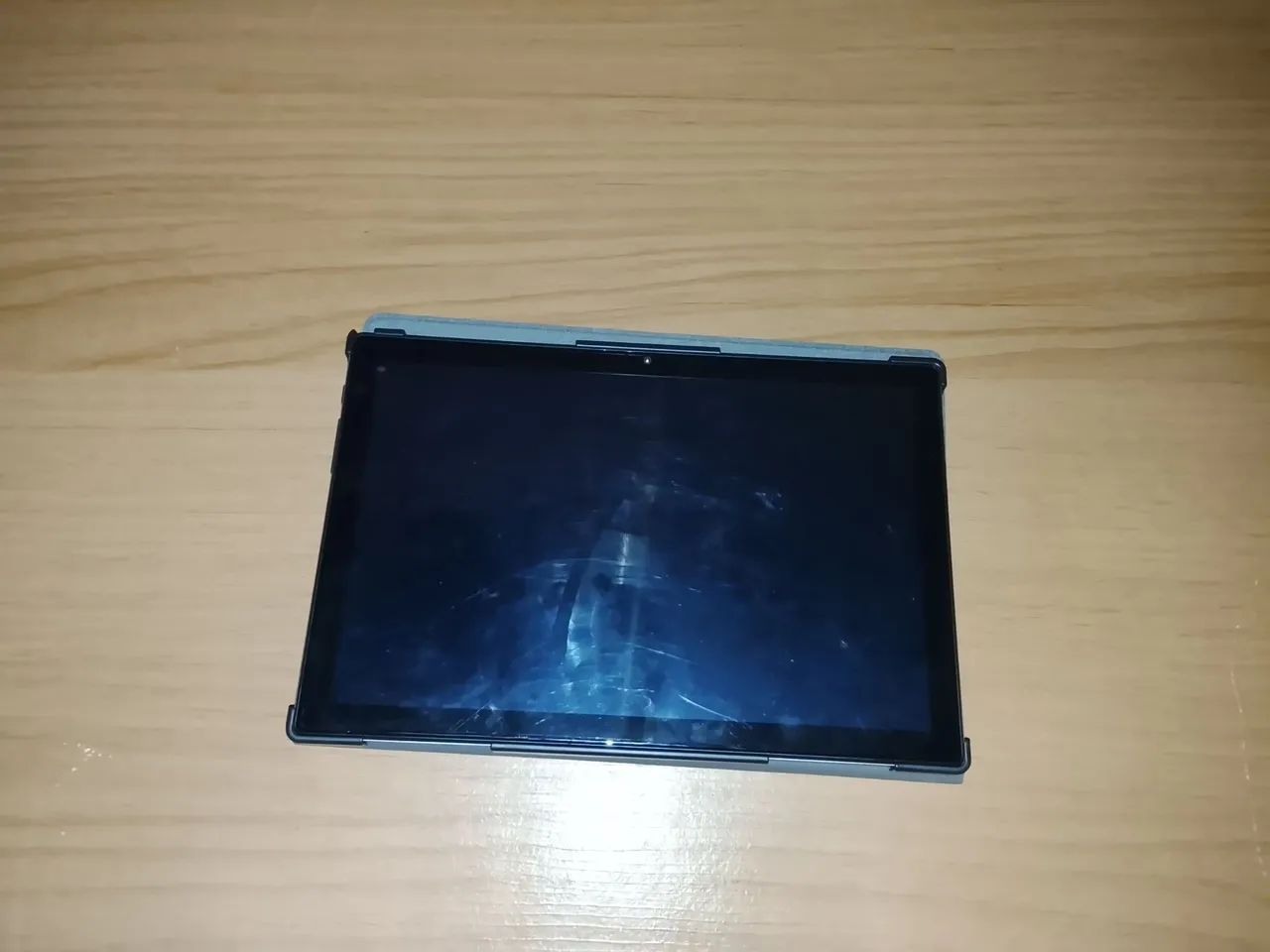 Tablet E1035 com teclado e capa, 8gb de ram e 128gb seminovo